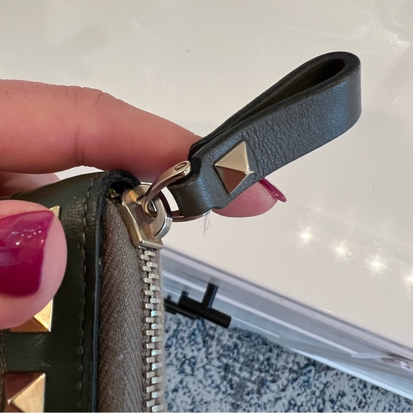 VALENTINO GARAVANI RockStud Camouflage Green Wallet - Picture 13 of 16